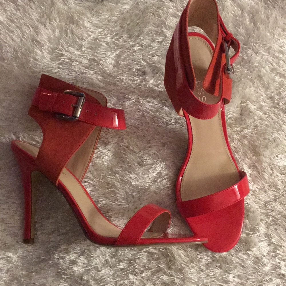 🌹Guess Orange shoes